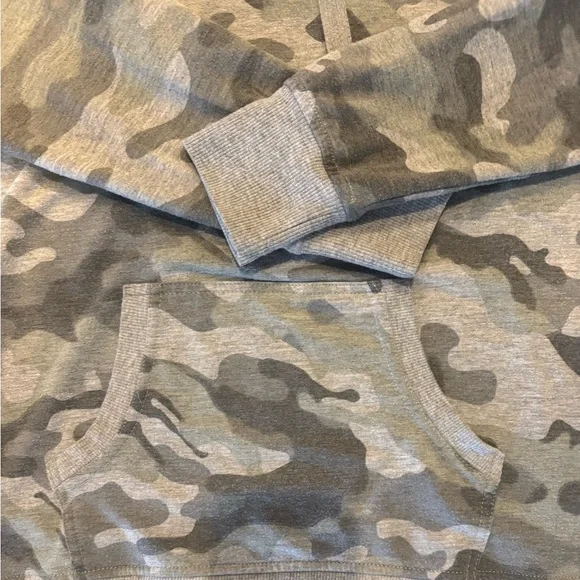 Warm Camo Hoodie, sz L - Picture 3 of 6